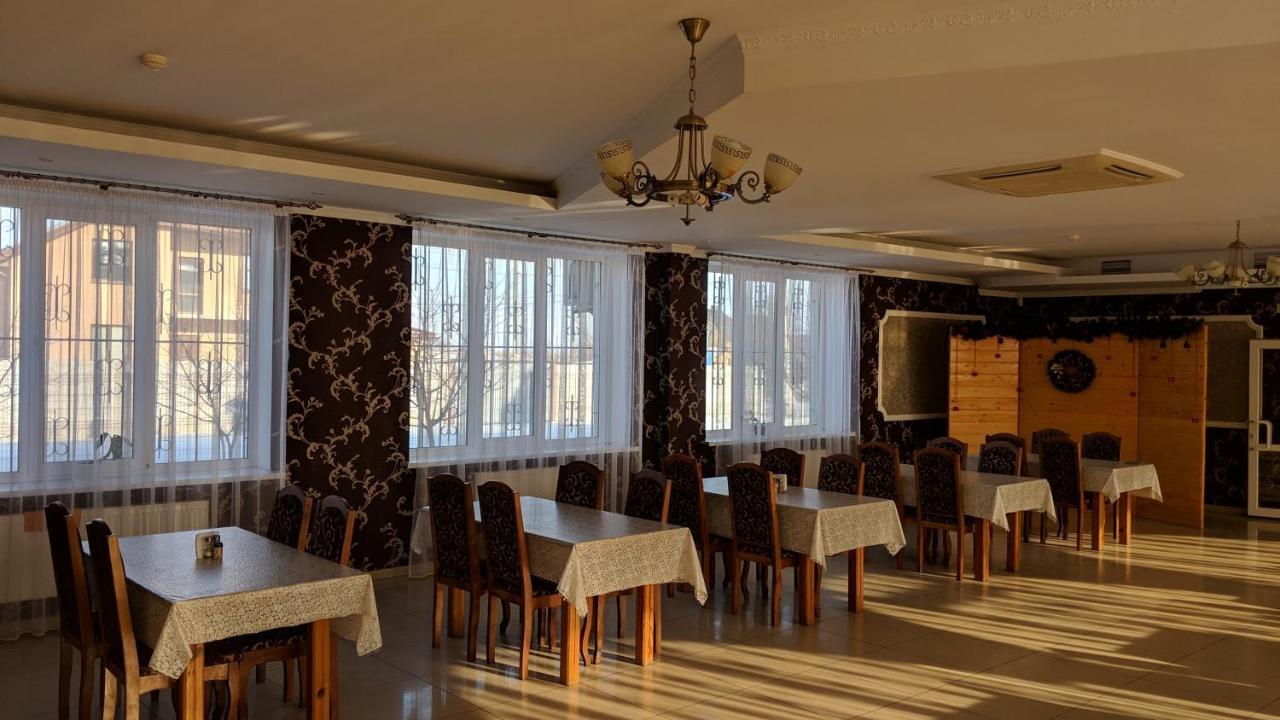 Karavan Hotel Bila Krynytsya  Exterior foto